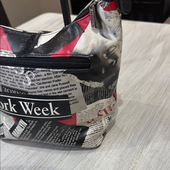 Marilyn Monroe Black and Red Shoulder Bag - Picture 5 of 11